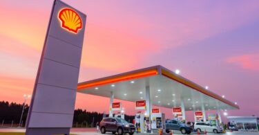 Um tribunal holandês condenou a Royal Dutch Shell a cortar as suas emissões de carbono em 45% até 2030, quando comparado com 2019. 