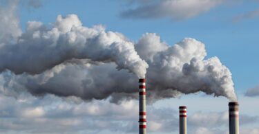 O custo das licenças de carbono na Europa ultrapassou os 50 euros por tonelada pela primeira vez, num ano em que já disparou mais de 50%.