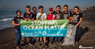 A METRO e a Plastic Bank criam iniciativa e querem recolher mais de 65 milhões de garrafas de plástico nos primeiros 12 meses da parceria.