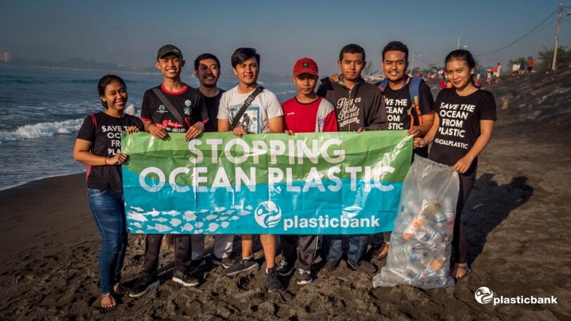A METRO e a Plastic Bank criam iniciativa e querem recolher mais de 65 milhões de garrafas de plástico nos primeiros 12 meses da parceria.