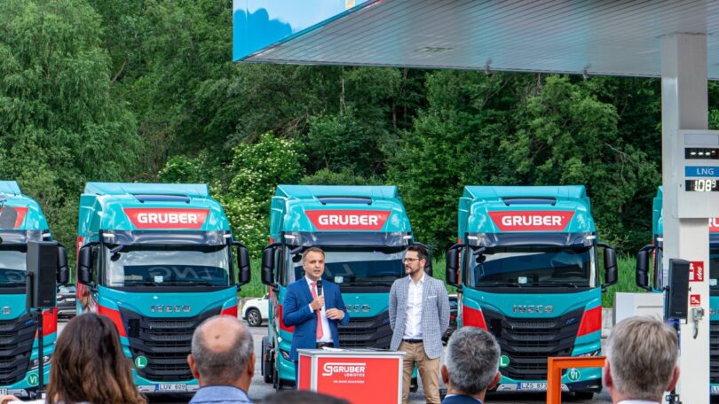 A IVECO e a Gruber Logistics estabeleceram uma parceria de sustentabilidade através dos camiões IVECO S-WAY alimentados a biometano.