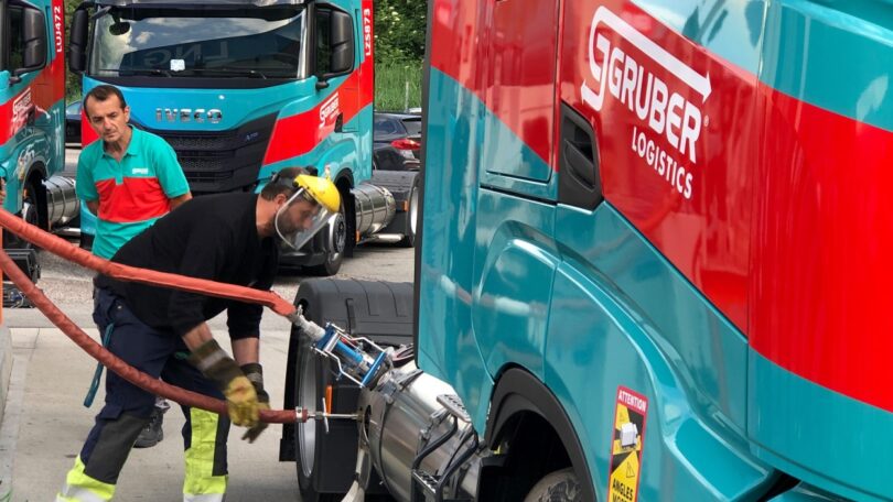 A IVECO e a Gruber Logistics estabeleceram uma parceria de sustentabilidade através dos camiões IVECO S-WAY alimentados a biometano.