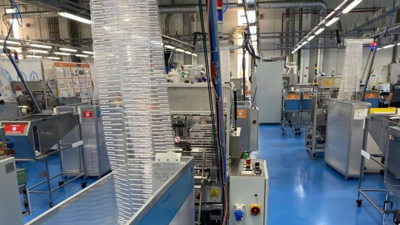 A Tetra Pak anunciou o fim da produção de palhinhas de plástico na fábrica da Tetra Pak Tubex Portugal, passando a produzir as de papel.