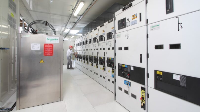 A Schneider Electric e a Wärtsilä estabeleceram uma parceria para criar uma solução de energia sustentável para alimentar as minas de lítio.