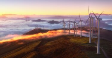 O governo espanhol introduziu uma taxa na produção de energia renovável para mitigar o impacto do aumento dos preços da eletricidade.