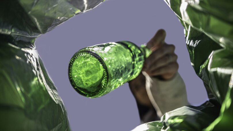 Entidades do setor das embalagens de vidro assinaram um compromisso para que metas de reciclagem do vidro de embalagem sejam alcançadas.