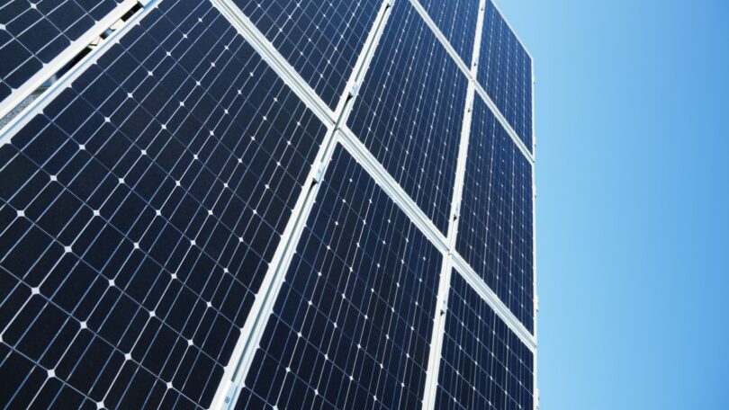 A Universidade de Linköping, na Suécia, em conjunto com a Universidade de Soochow, na China, desenvolveu uma célula solar orgânica "eficiente".