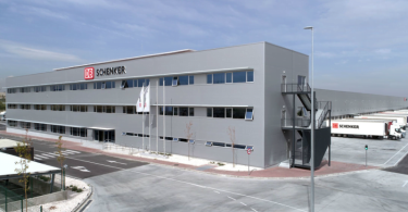 DB Schenker assina acordo para a implementação de eTrailers