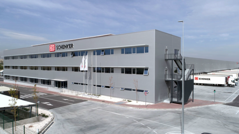 DB Schenker assina acordo para a implementação de eTrailers