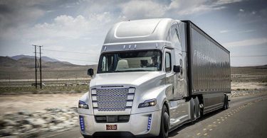 Camião da Daimler que conduz sozinho pode chegar ao mercado dentro de dois anos