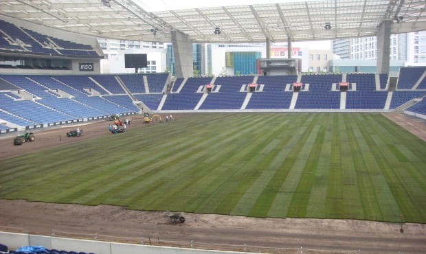 Garland transporta novo relvado do Estádio do Dragão