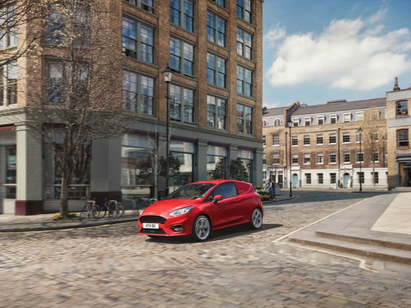 Ford apresenta novo Fiesta Van e tecnologia FordPass Connect para veículos comerciais