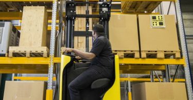 Empilhador da Hyster otimiza a produtividade em operações logísticas
