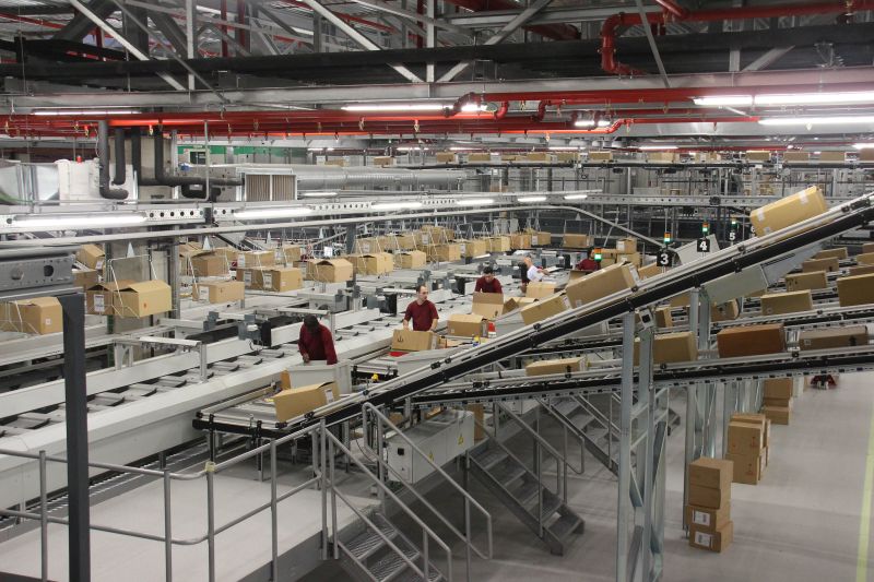 Inditex investe 1,7 mil milhões na logística para crescer online