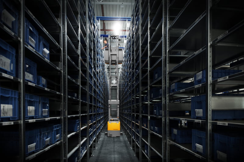 Jungheinrich lança novo order picker vertical para corredores estreitos