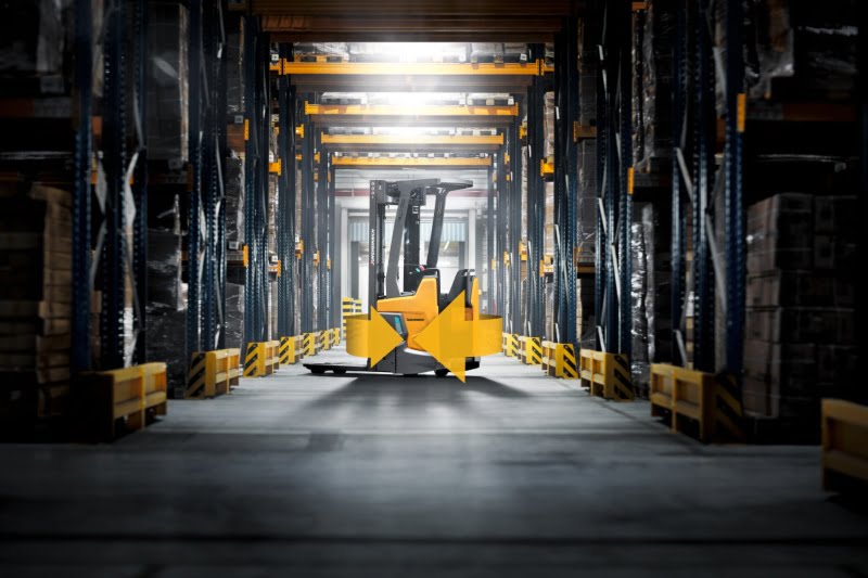 Jungheinrich lança novo stacker elétrico com tecnologia de iões de lítio integrada