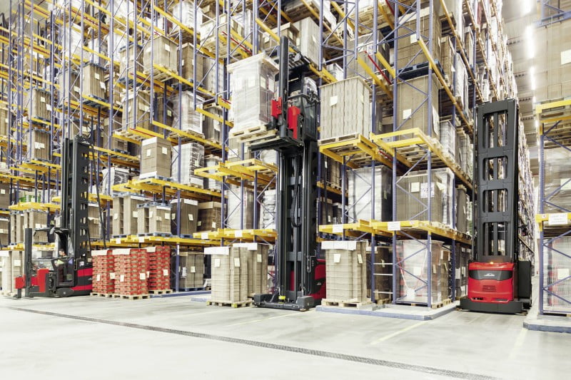 Linde Material Handling lança novos empilhadores para corredores estreitos