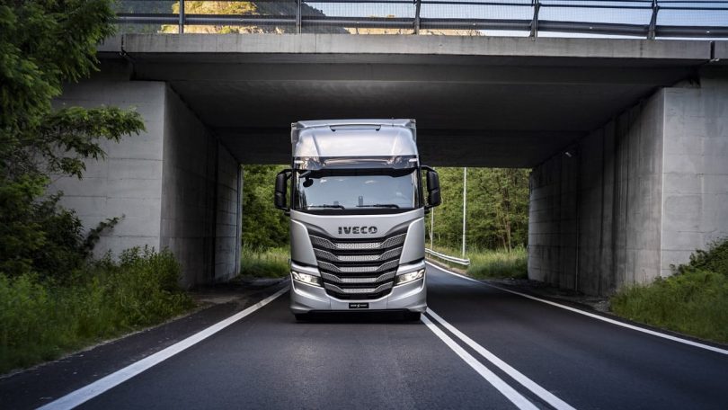 A IVECO revelou o novo veículo pesado IVECO S-Way, que foi concebido para reforçar “ ainda mais a sua eficiência em consumo de combustível”.