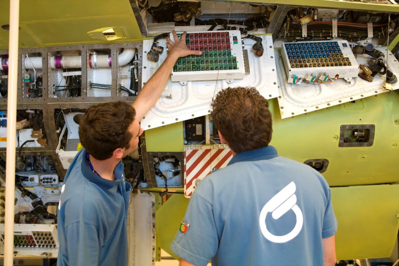 OGMA técnicos de aeronáutica