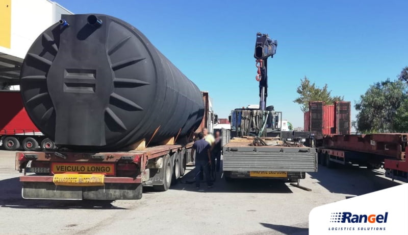 Rangel transporta reservatório de água de grandes dimensões para Luanda