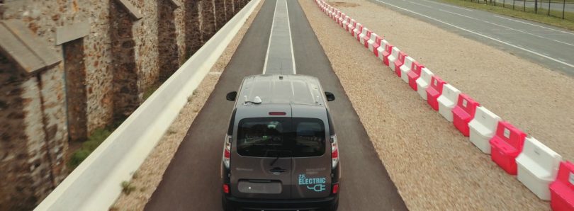 Renault cria sistema que permite carregar veículos elétricos em andamento