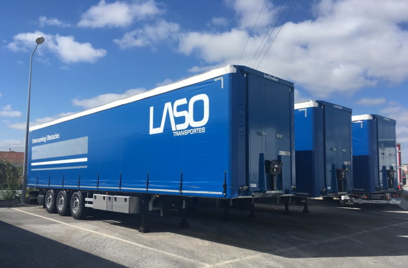 Reta entrega semirreboques de lonas com kit harmónico à Laso