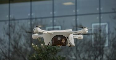 UPS lança serviço logístico para entregas médicas com drones