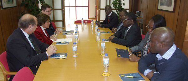 Presidente do porto de Luanda reconhece Sines como porto de referência