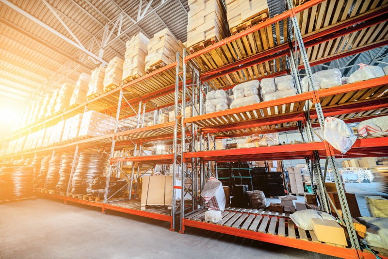 Armazéns já valem mais do que escritórios e a culpa é da Amazon