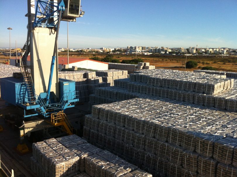 Porto de Faro com elevada utilização de armazenamento