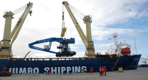 Porto de Aveiro recebe grua de alto rendimento