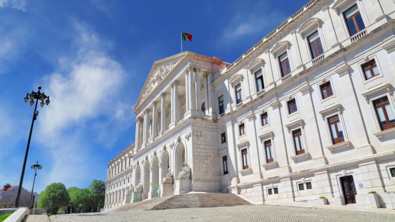 Secretaria de Estado do Ambiente e Energia divide-se