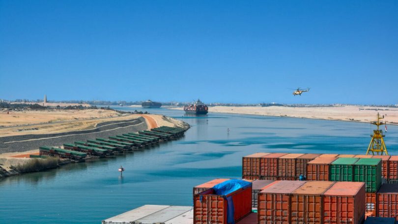 Cargueiro ‘encalhado’ no Suez: Do processo de libertação aos custos operacionais