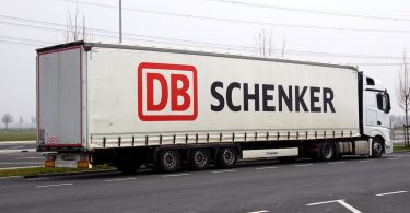 DB Schenker converte frota de trailers em mega-camiões