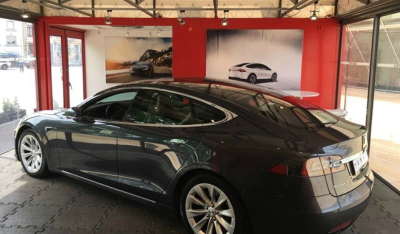 pop up store Tesla no Porto