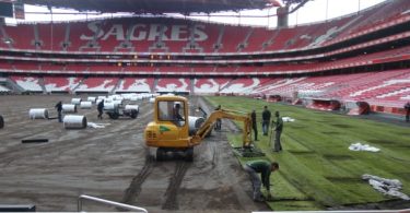 Garland transporta novo relvado do Estádio da Luz