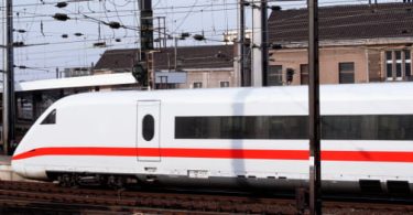 Secretário de Estado dos Transportes sublinha que projeto do TGV continua suspenso