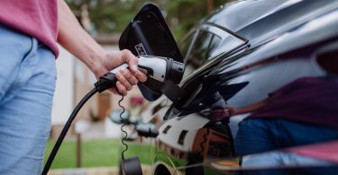 EUA instala mais de 1.000 novas estações de carregamento de veículos elétricos no segundo semestre de 2023