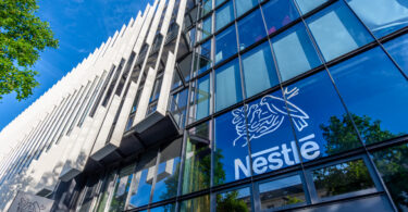 Nestlé abandona aliança global para reduzir emissões na produção de leite
