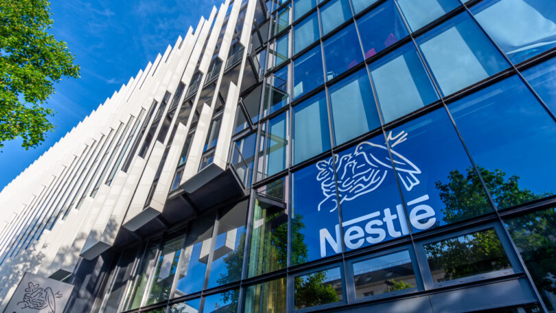 Nestlé abandona aliança global para reduzir emissões na produção de leite