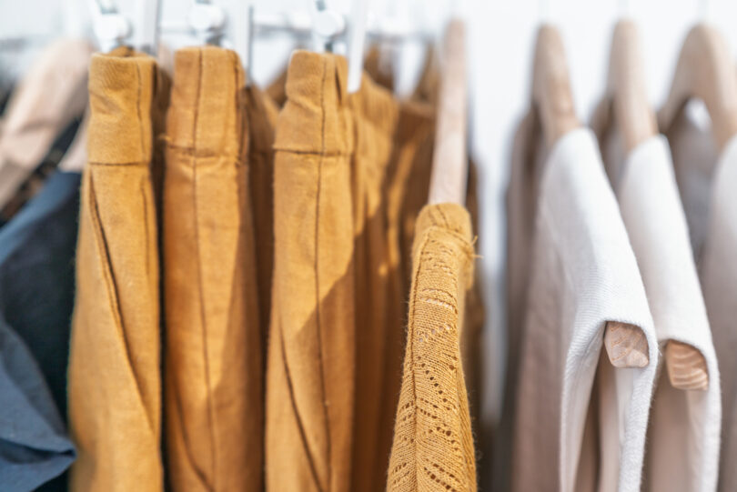 Foi descartada roupa suficiente para encher 200 estádios olímpicos em 2024, concluiu estudo