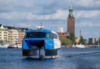 Ferry elétrico reduz emissões até 94% e ganha espaço no transporte urbano em Estocolmo