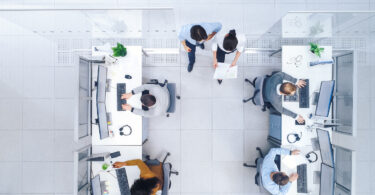 Salário e equilíbrio vida-trabalho lideram prioridades dos profissionais em Portugal